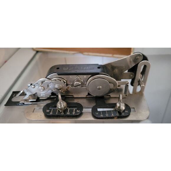 Singer Buttonhole Attachment Part No. 121795 for Singer Lock Stitch Sewing Machi - Picture 3 of 11